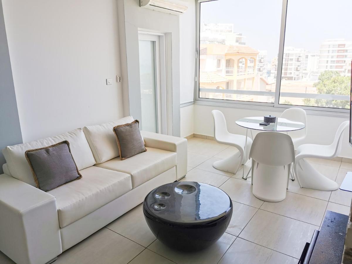 Mackenzie Seaview Paradise Larnaca Bagian luar foto