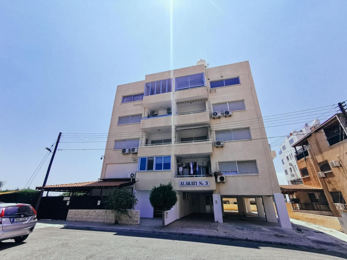 Mackenzie Seaview Paradise Larnaca Bagian luar foto