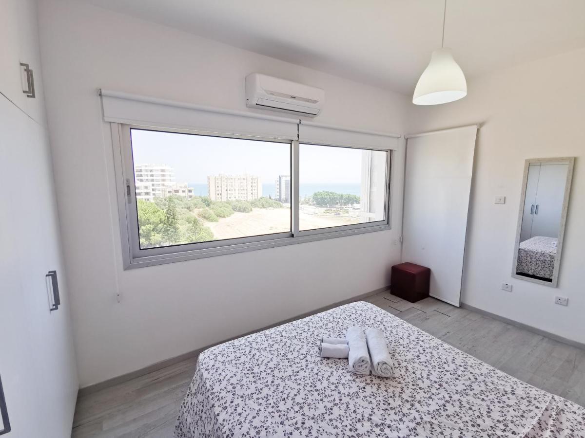 Mackenzie Seaview Paradise Larnaca Bagian luar foto