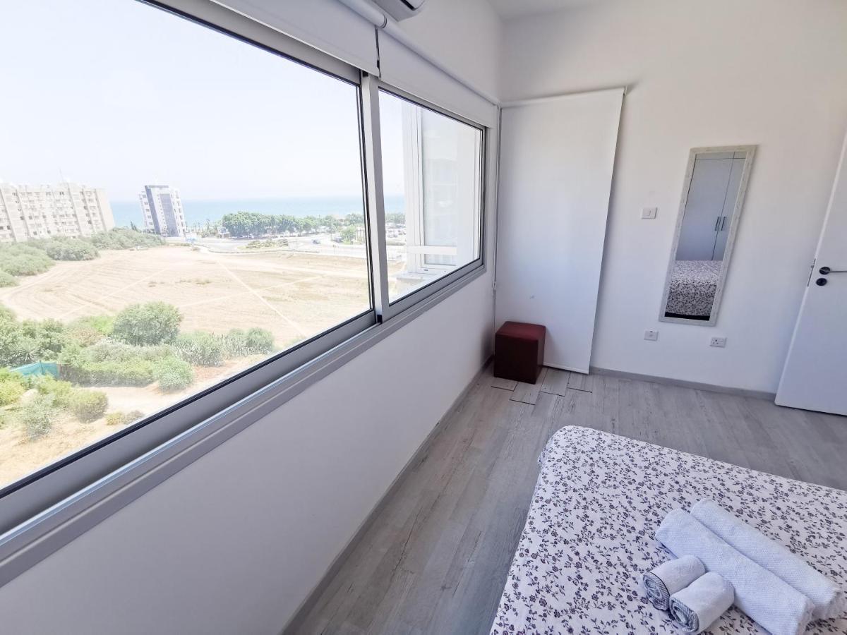 Mackenzie Seaview Paradise Larnaca Bagian luar foto